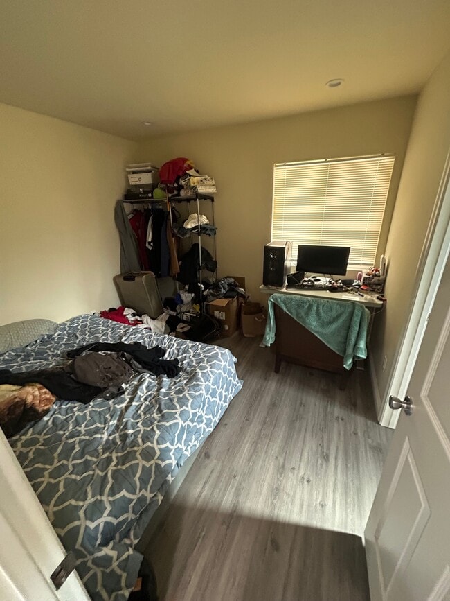 Building Photo - 7446 Tampa Ave