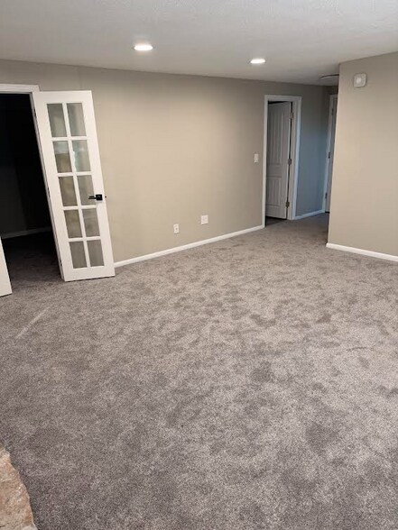 Building Photo - 1002 Barbi Ct