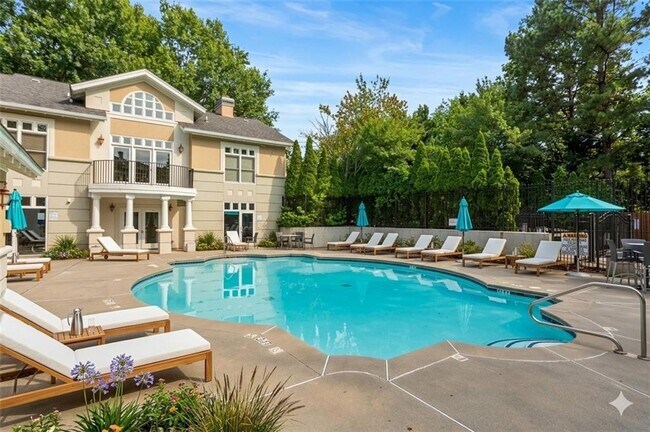 Building Photo - 2700 Pine Tree Rd NE