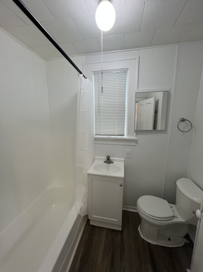 Building Photo - 571 Charles Ave