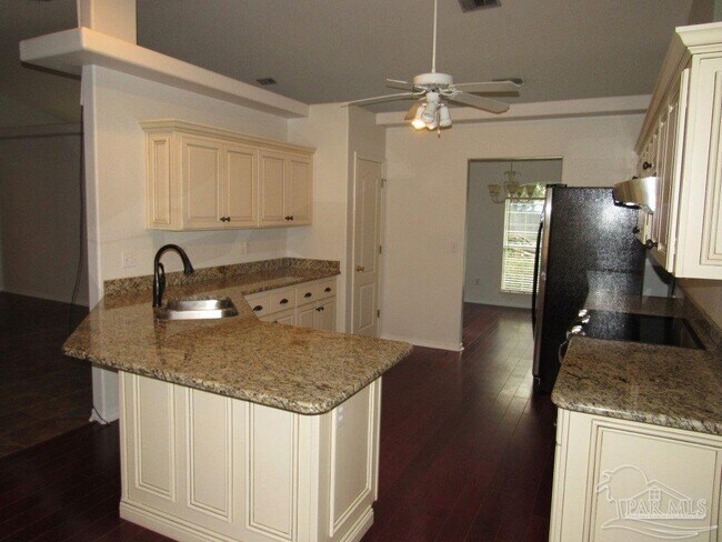 Building Photo - 2345 Majestic Dr