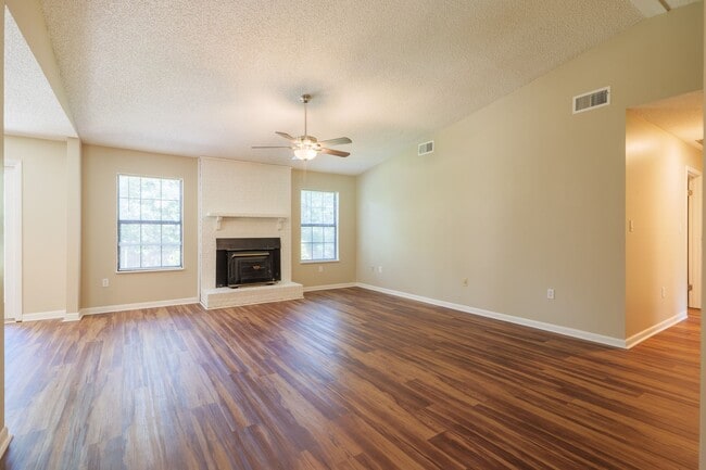 Building Photo - Great home in Wood Valley!