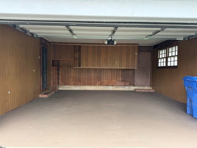Building Photo - 10 Ellesmere Dr