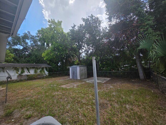 Building Photo - 3 bedroom 2 Bath Single Family Home