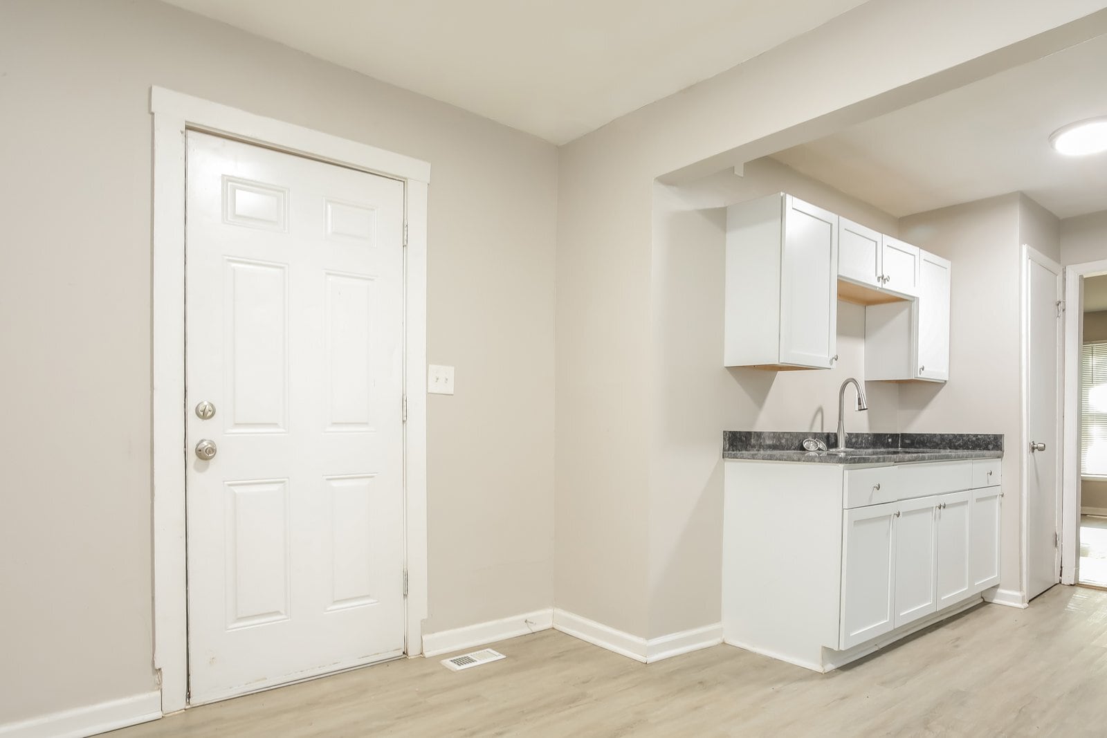 Building Photo - 6835 Askew Ave