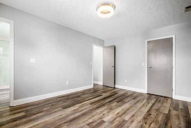 Building Photo - 2125 Scottingham Dr