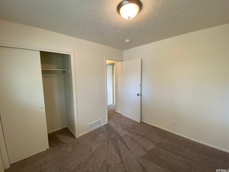 Building Photo - 3135 S 200 E
