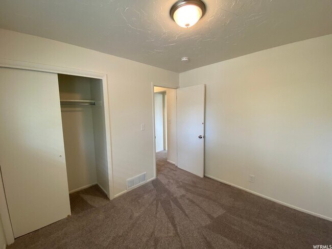 Building Photo - 3135 S 200 E