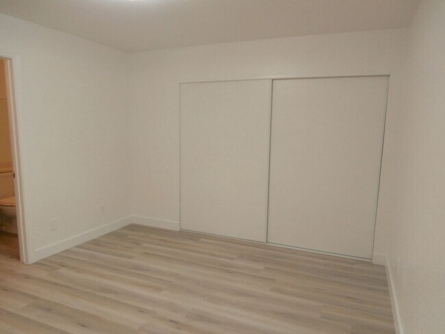 Building Photo - Pleasant 2 Bedroom 2 Bathroom Condo in Gated Community!