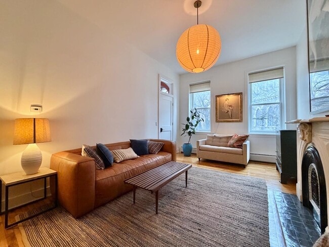 Building Photo - 820 Grand St