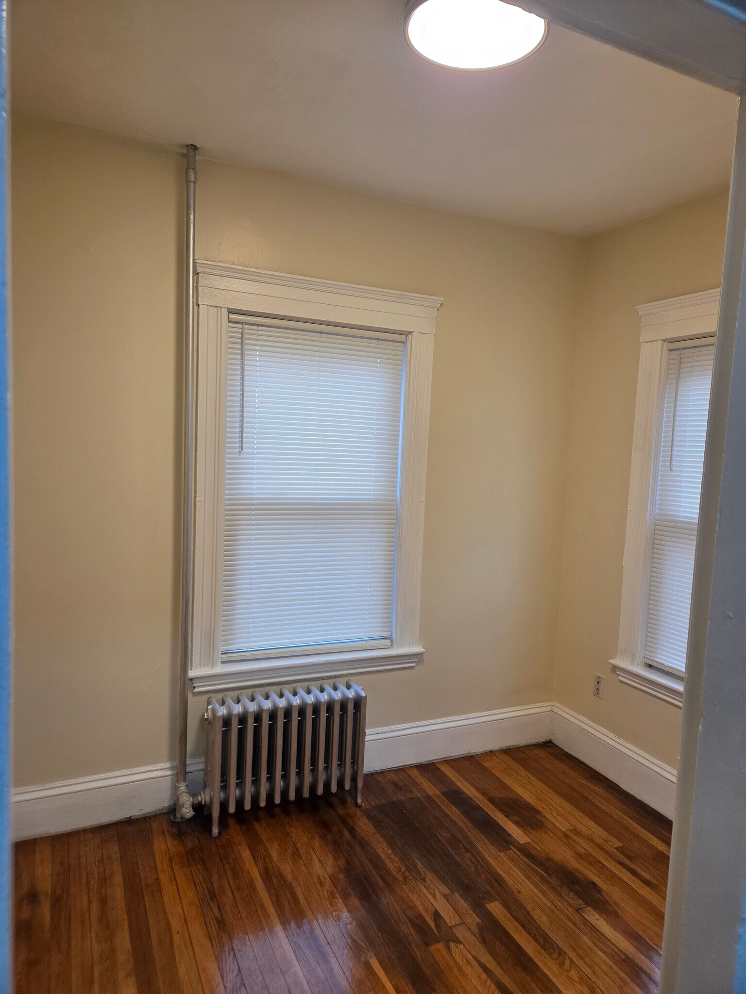 Building Photo - 82 Brent St