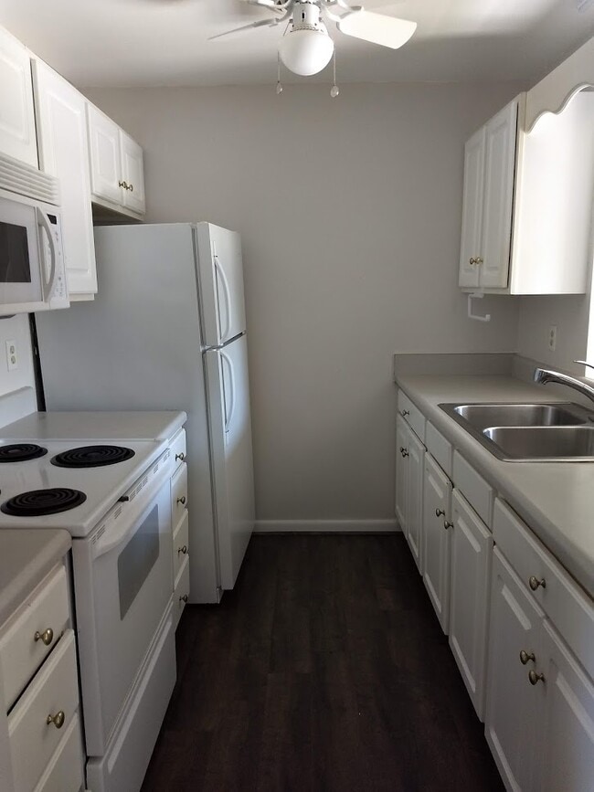 Building Photo - 29 Lakeshore Terrace