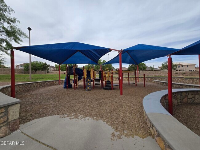 Building Photo - 12509 Twin Leaf Dr