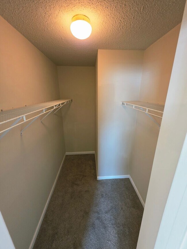 Building Photo - 4 Bedroom 2 BA Horse Creek Farms