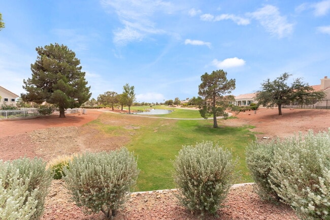 Building Photo - Sun City Summerlin 2 bedroom and 2 bathroom in a  55 and older Neighborhood