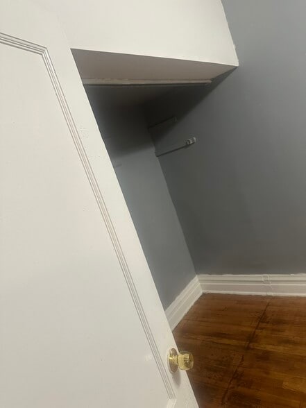 Master room - 7125 S Woodlawn Ave