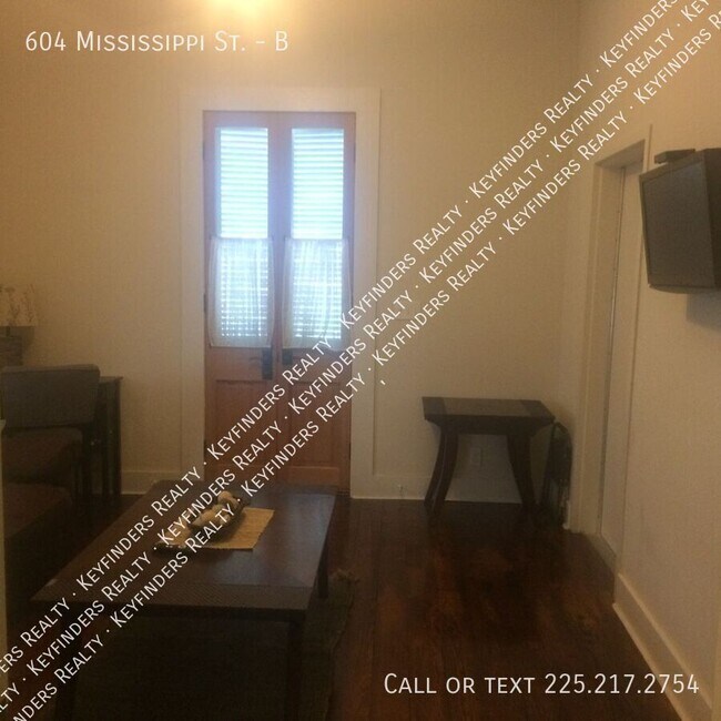 Building Photo - 604 Mississippi St