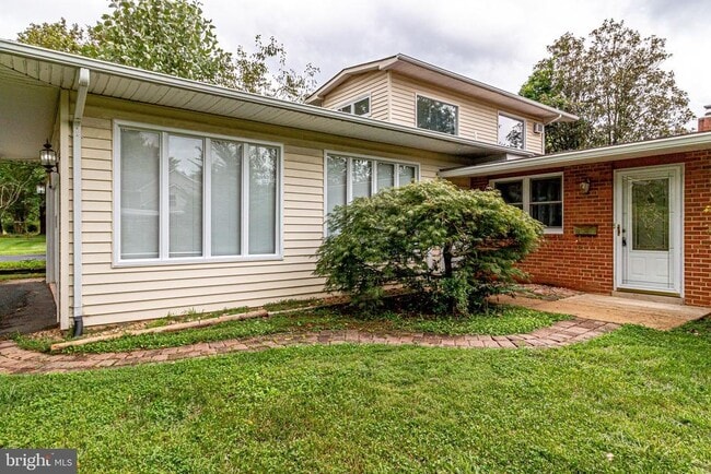 Building Photo - 6525 Byrnes Dr