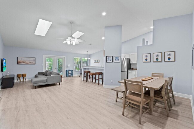 Building Photo - 1599 Bayridge Pl