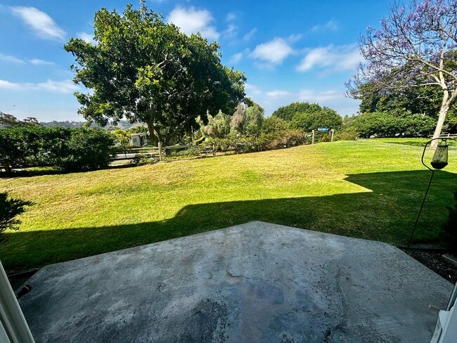 Building Photo - Remodeled 3 bed 2 bath townhome in Friars ...