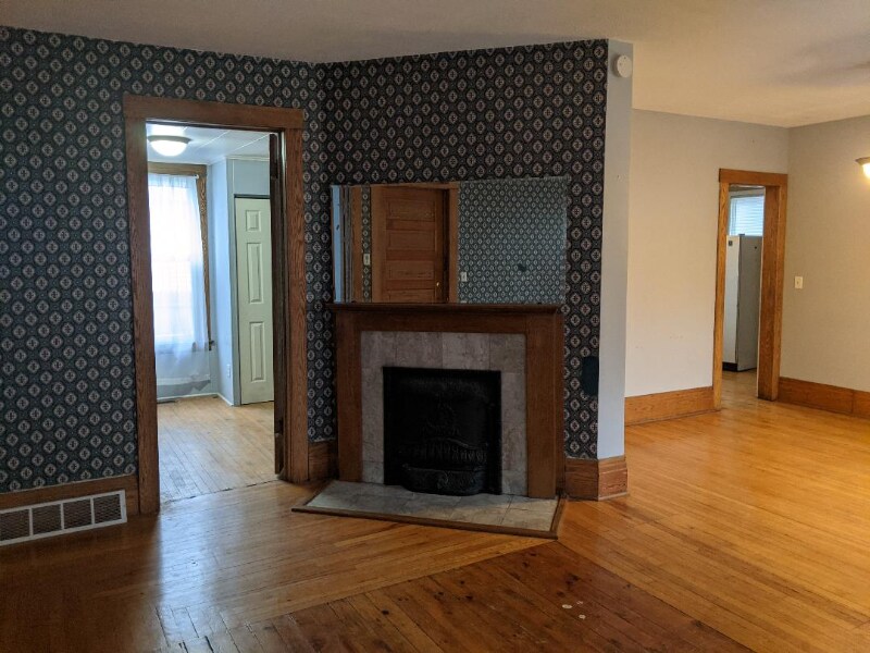 Building Photo - 1021 Ames St