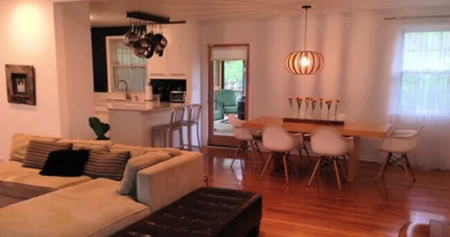 Building Photo - Updated 3 bed 2 bath. Garage and screened porch