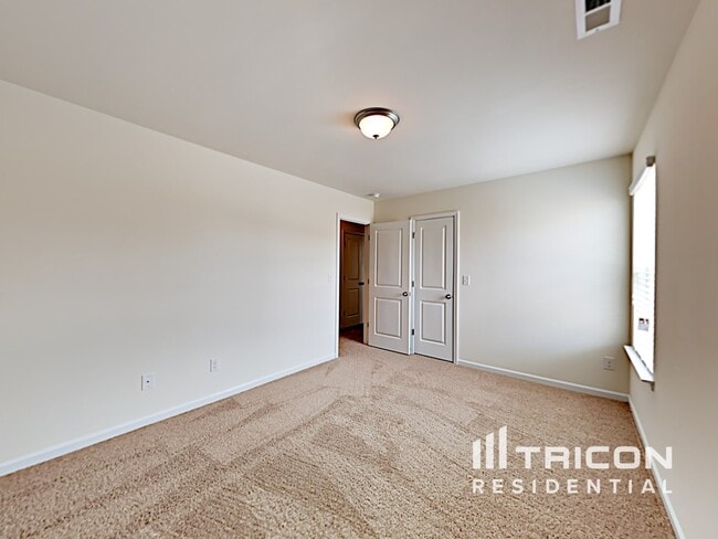 Building Photo - 156 King William Dr