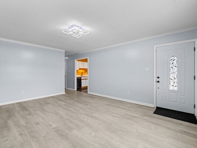 Building Photo - Beautiful 4 Bedroom Home with Bonus Room and Fenced Yard