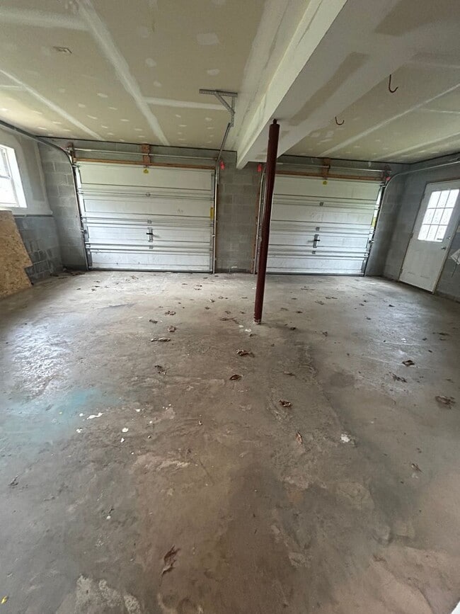 Building Photo - 3 bed, 3 bath House