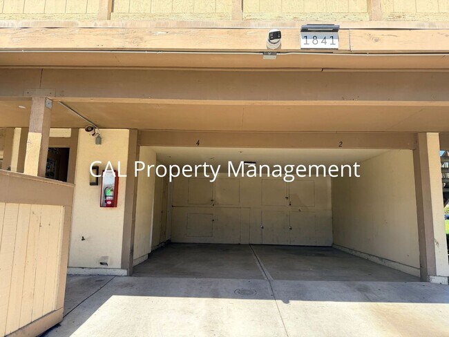 Building Photo - 1841 Cherokee Dr