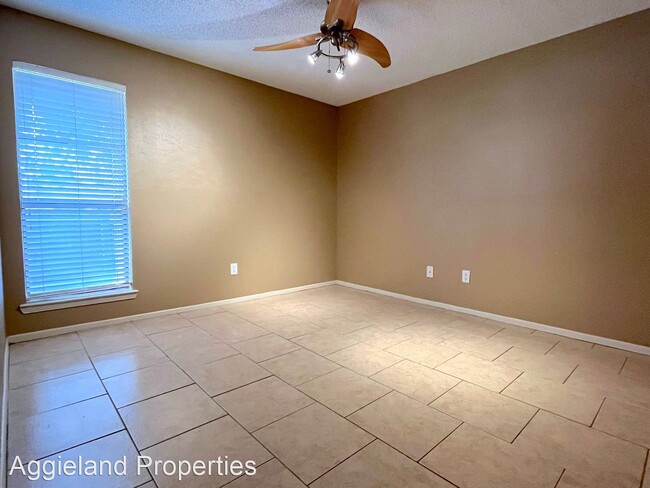 Building Photo - 1 br, 1 bath House - 1901 Holleman Drive W...
