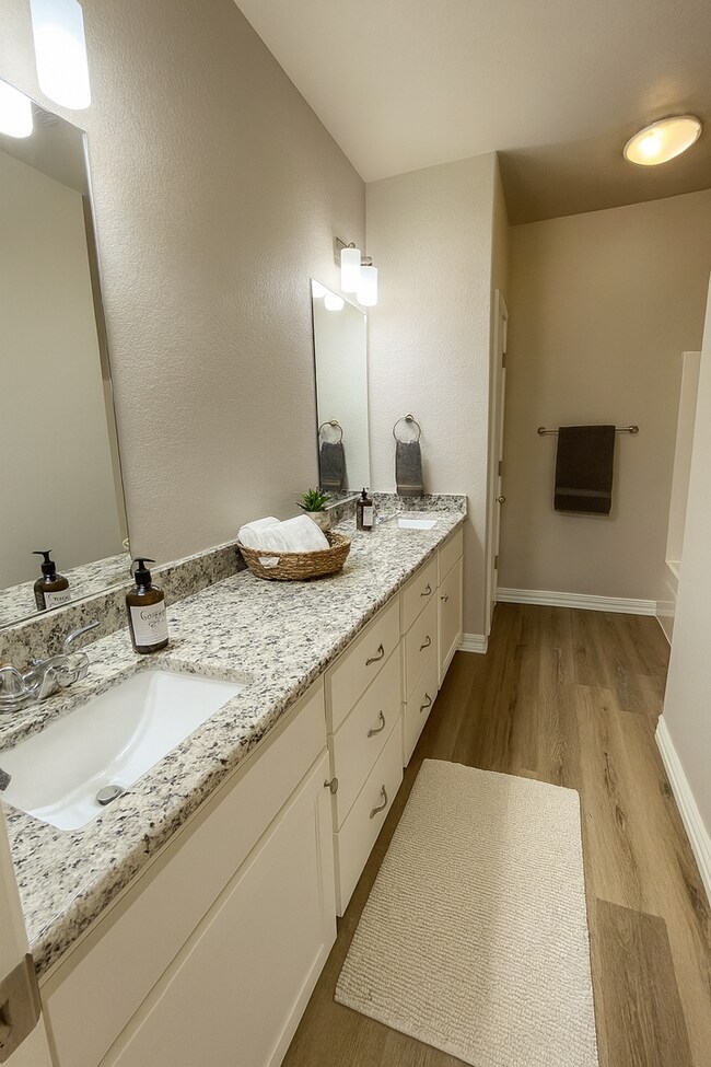 Building Photo - 359 Western Hills Dr