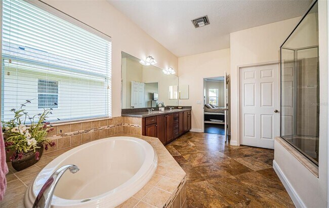 Building Photo - 3033 Stonegate Falls Dr