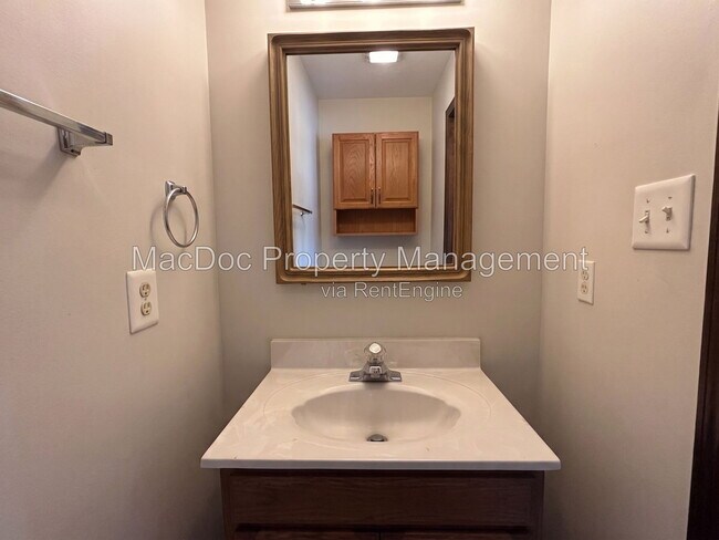 Building Photo - 5145 Cottonwood Ct