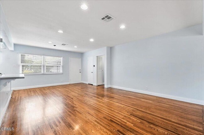 Building Photo - 2701 Jolley Dr