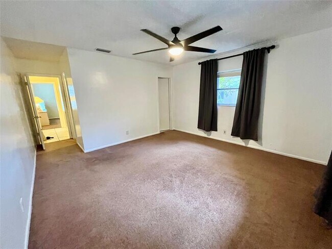 Building Photo - 6105 NW 73rd Ave