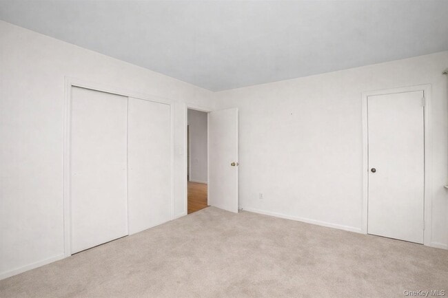 Building Photo - 6 Wildway