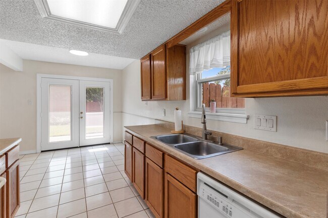Building Photo - 16319 Pitch Pine Dr