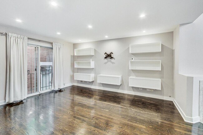 Building Photo - 1449 W Lexington St