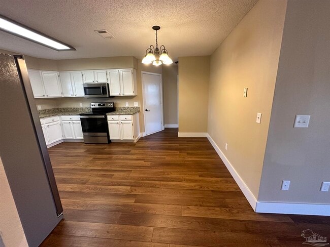 Building Photo - 10701 Brook Bend Cir
