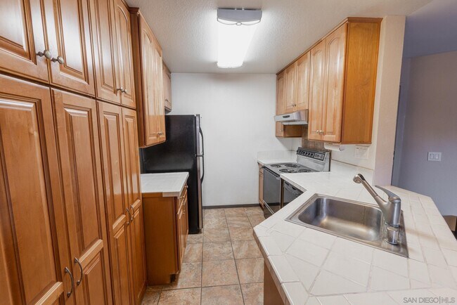 Building Photo - 9750 Mesa Springs Way