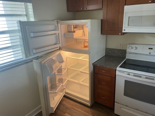 Building Photo - 9420 Poinciana Pl