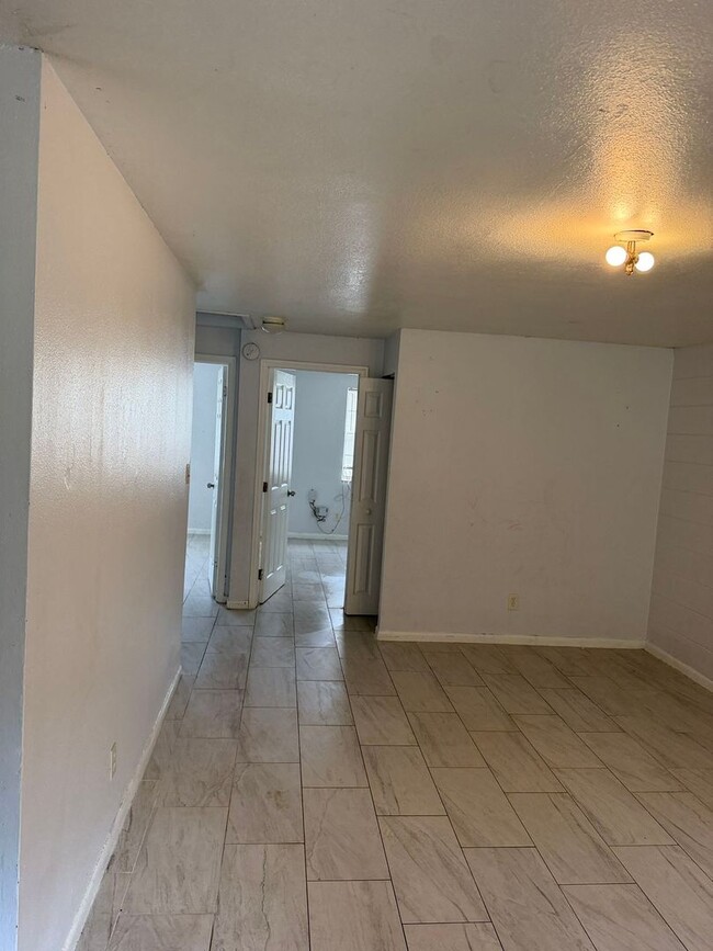 Building Photo - 8105 N Klondyke St