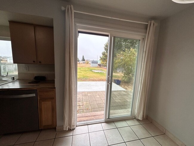 Building Photo - Charming 4 Bed, 2 Bath Home in Spokane Valley!