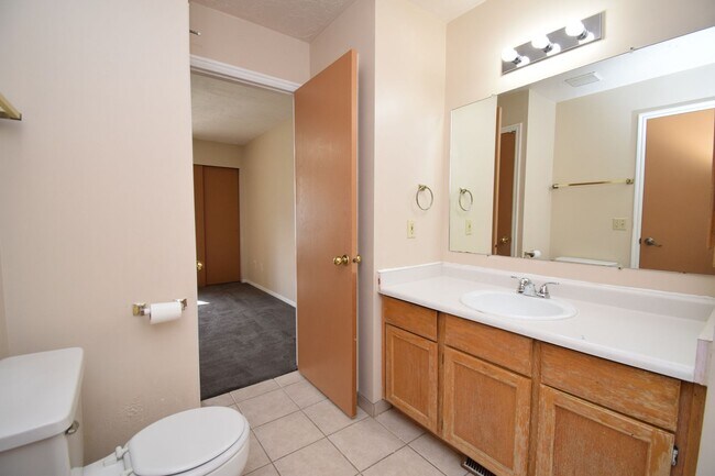 Building Photo - Spacious 5 Bed 2 Bath Home in West Jordan!