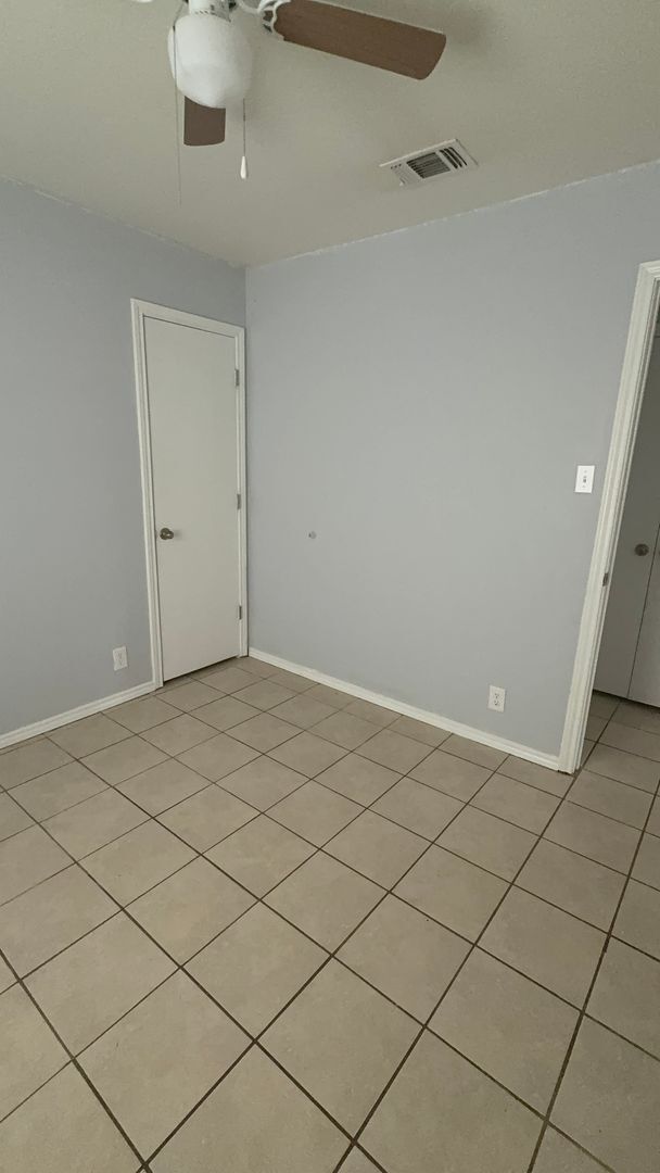 Building Photo - 10607 Shaenview