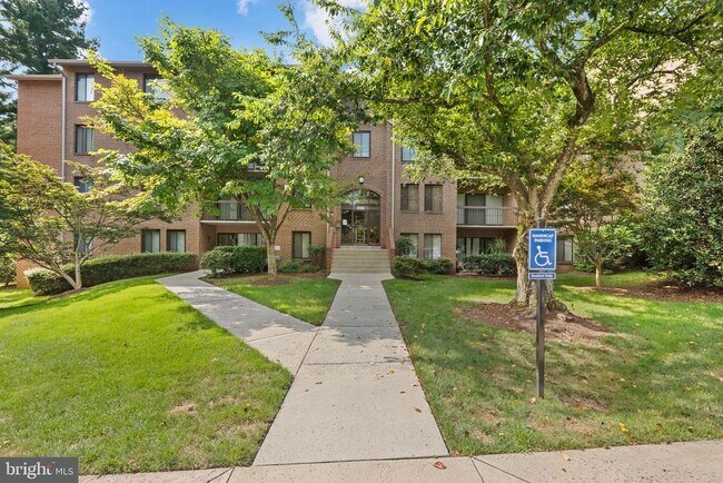 Building Photo - 11305 Commonwealth Dr