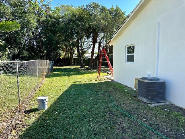 Building Photo - 9162 Sunrise Dr