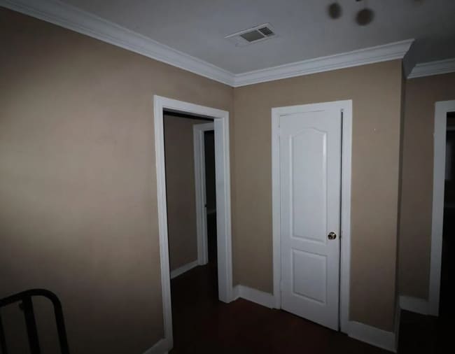 Building Photo - 3 bedrooms 1 bath $1100 per month  Section...