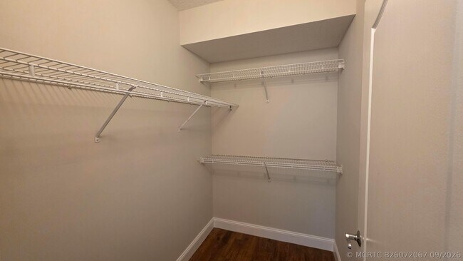 Building Photo - 5090 Fairways Cir